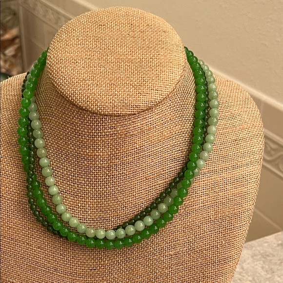 Jewelry - Green triple Beaded stones Necklace